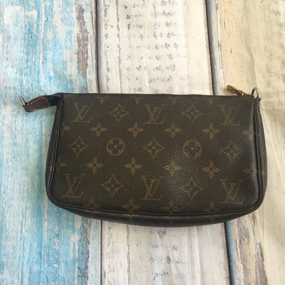 GUC Authentic Louis Vuitton Monogram Pochette - Picture 8 of 13